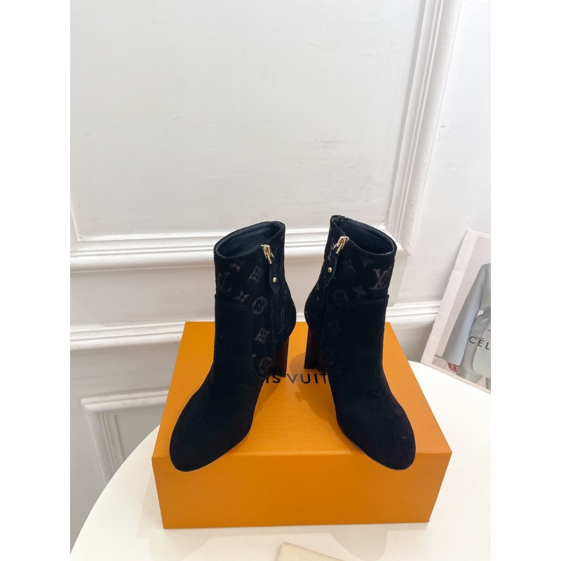 l**is V*t*n boots